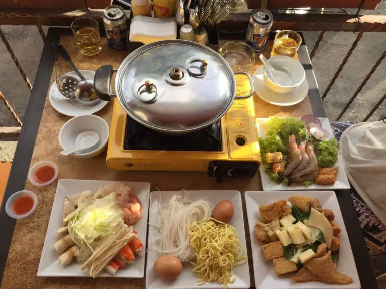 I tried the famous Malaysian Steamboat dish...These are my thoughts!
