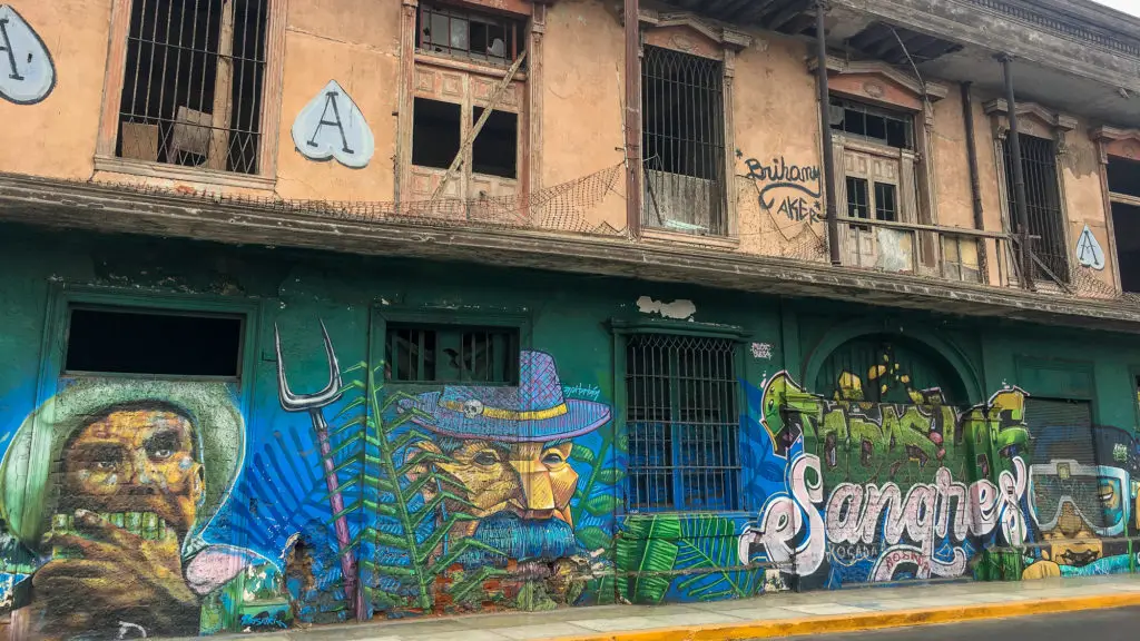 Callao is a great place to see free street art in Lima. 