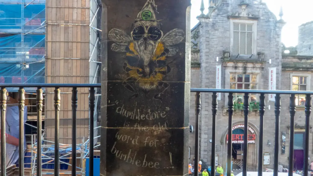 Dumbledore bumblebee graffiti in Edinburgh.