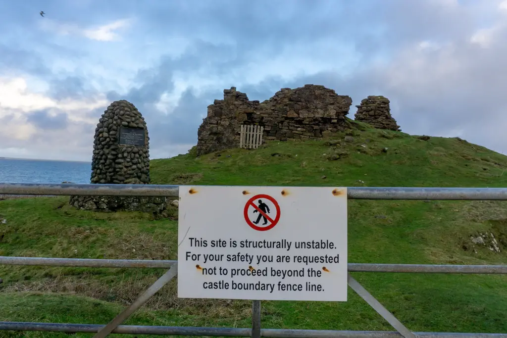Duntulm Castle safety sign